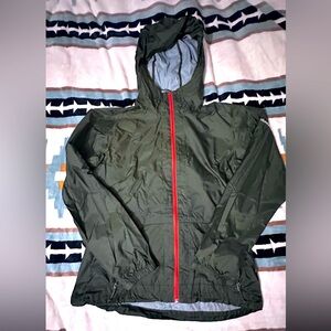 Columbia wind breaker